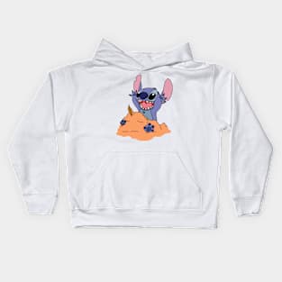 Stitch with his sand castle Kids Hoodie